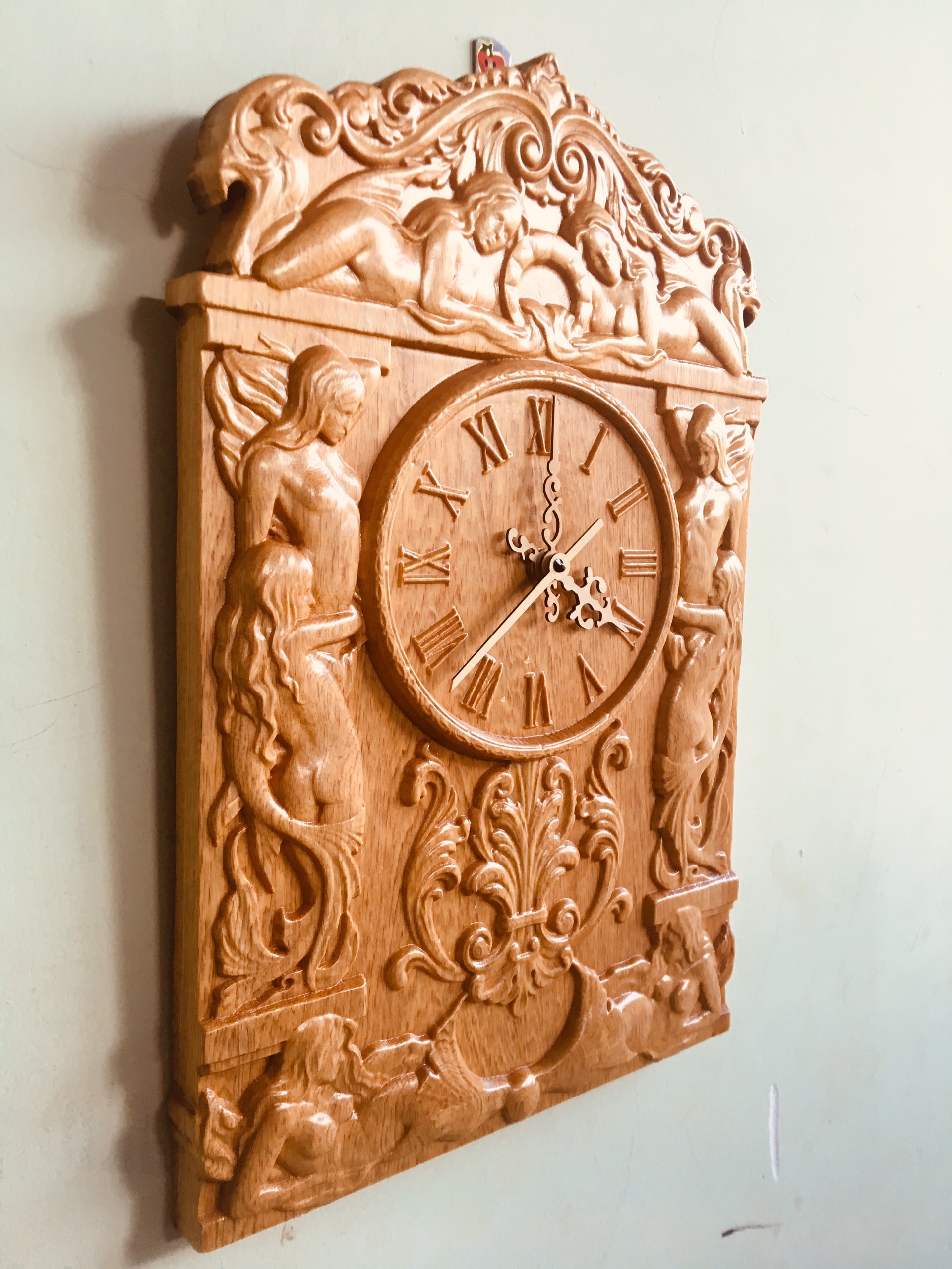 Đồng hồ Gỗ pơ mu - Hình 8 nàng tiền cá - Sang trọng - quý phái !