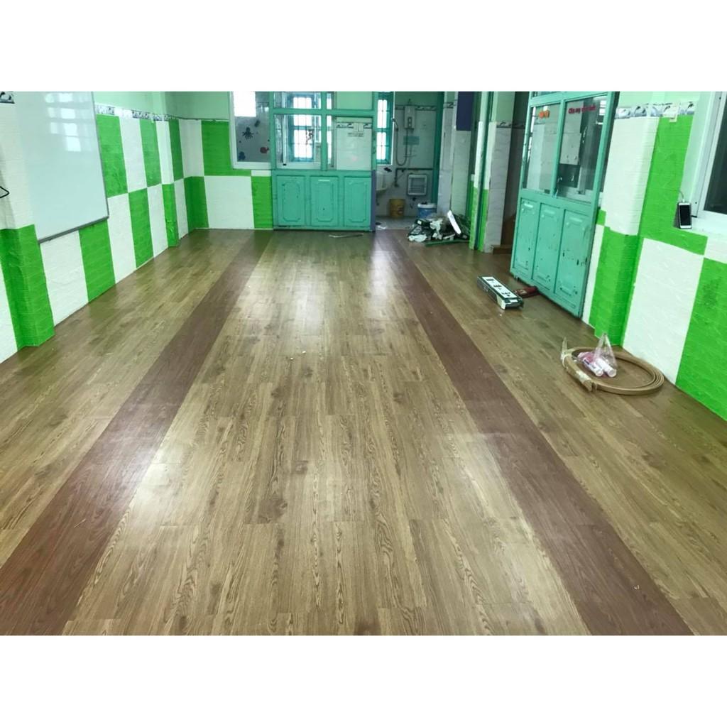 Sàn nhựa giả gỗ có keo sẵn kt 15cm x92cm