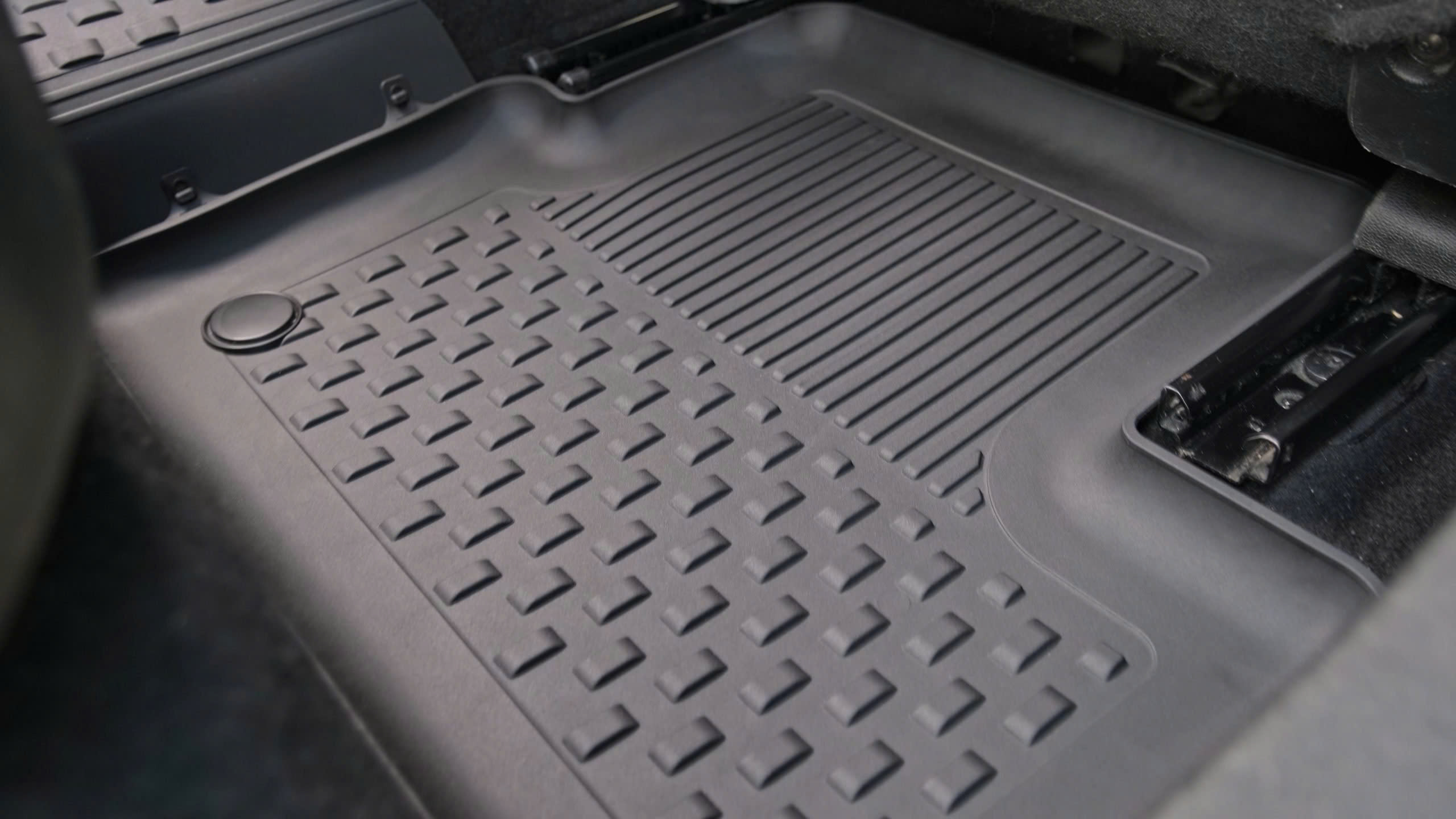 Thảm lót sàn ô tô nhựa TPE Silicon Toyota cross 2022+ Black Nhãn hiệu Macsim