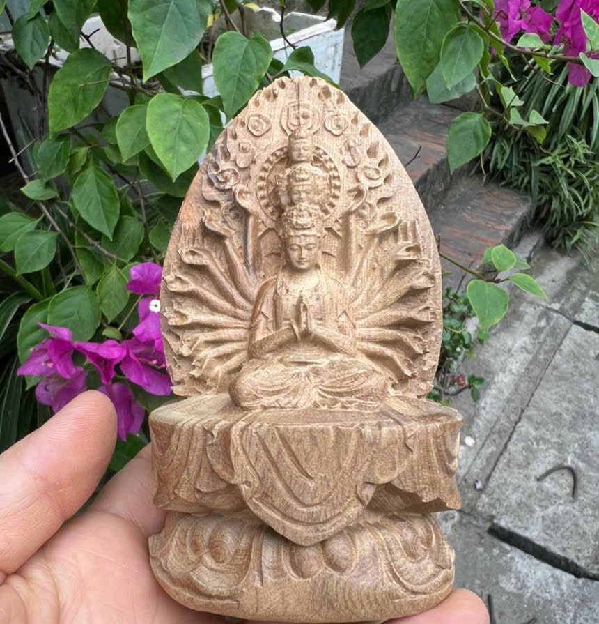 Tượng phật ngài thiên thủ thiên nhãn gỗ bách xanh kt 12×6×6cm
