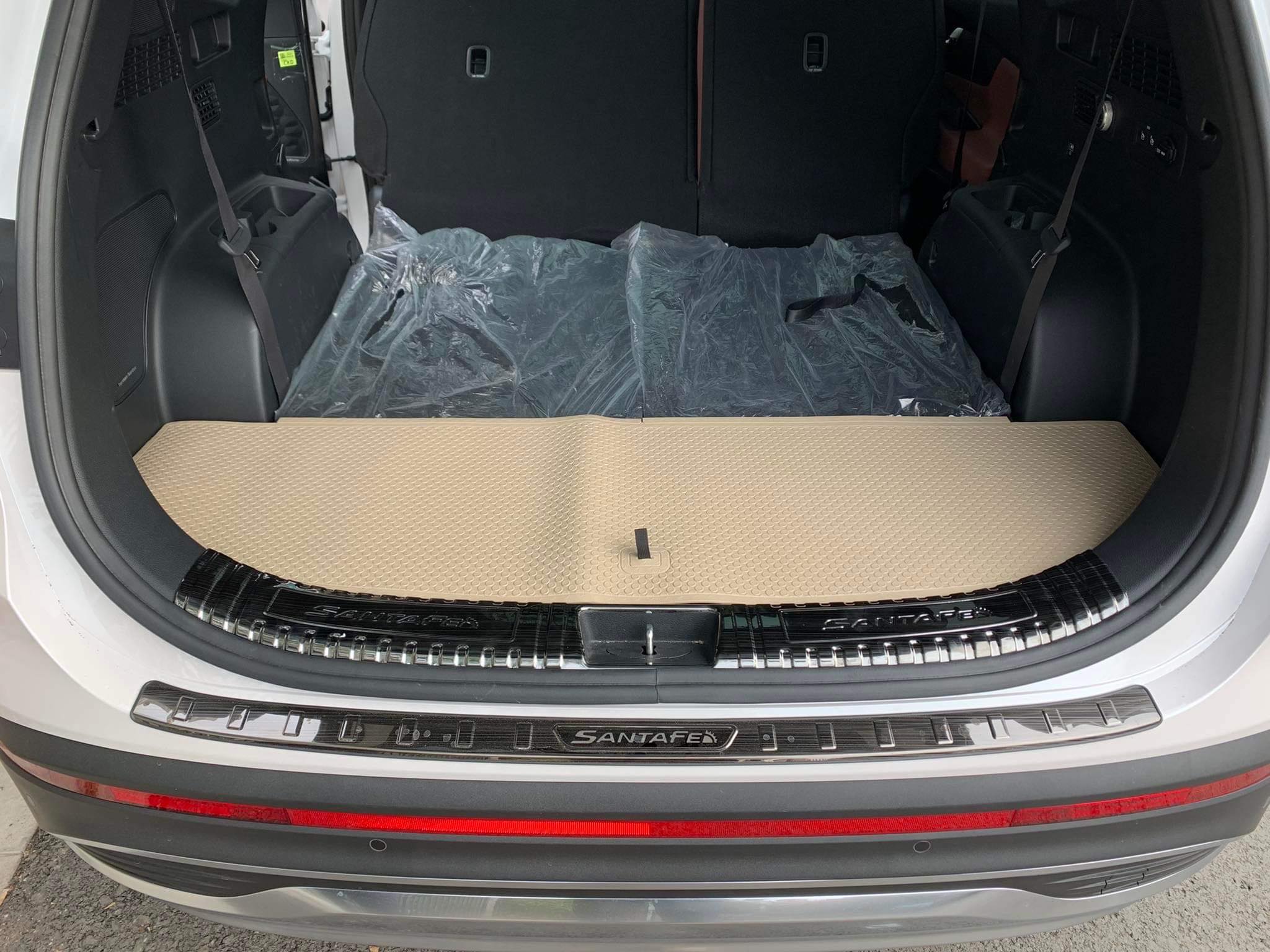 Thảm Lót Sàn Ô Tô Hyundai Santafe - Phiên Bản KATA Pro viền ép nhiệt - Khít với sàn xe, Không thấm nước, Không mùi, Không ẩm mốc