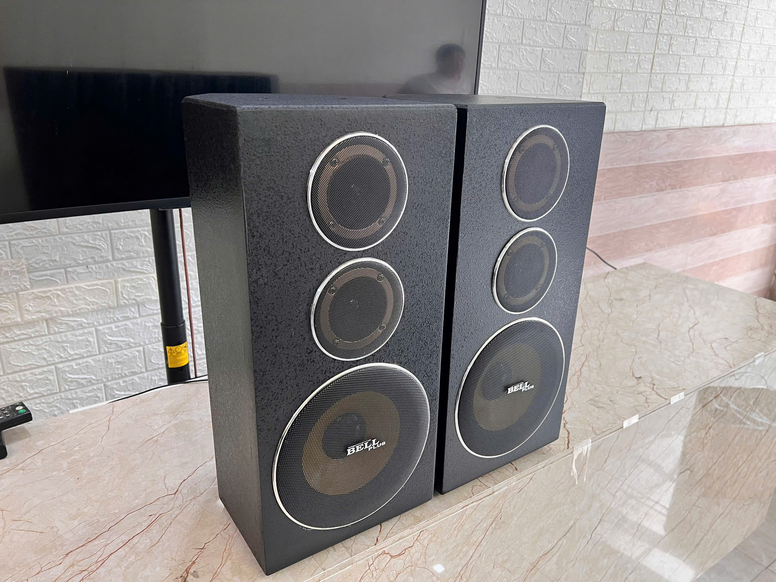 LOA ĐỨNG NHỎ GỌN BASS 20 VÀ 2 CHÉP TỪ 126 CÔN 38 CHÉP 10CM TỪ KÉP CHUYÊN QUÁN CAFE HỘI TRƯỜNG PHÒNG HỌP V,V,V,V LƯU Ý GIÁ TRÊN LÀ 1 CẶP (2 CÁI) HÀNG CHÍNH HÃNG