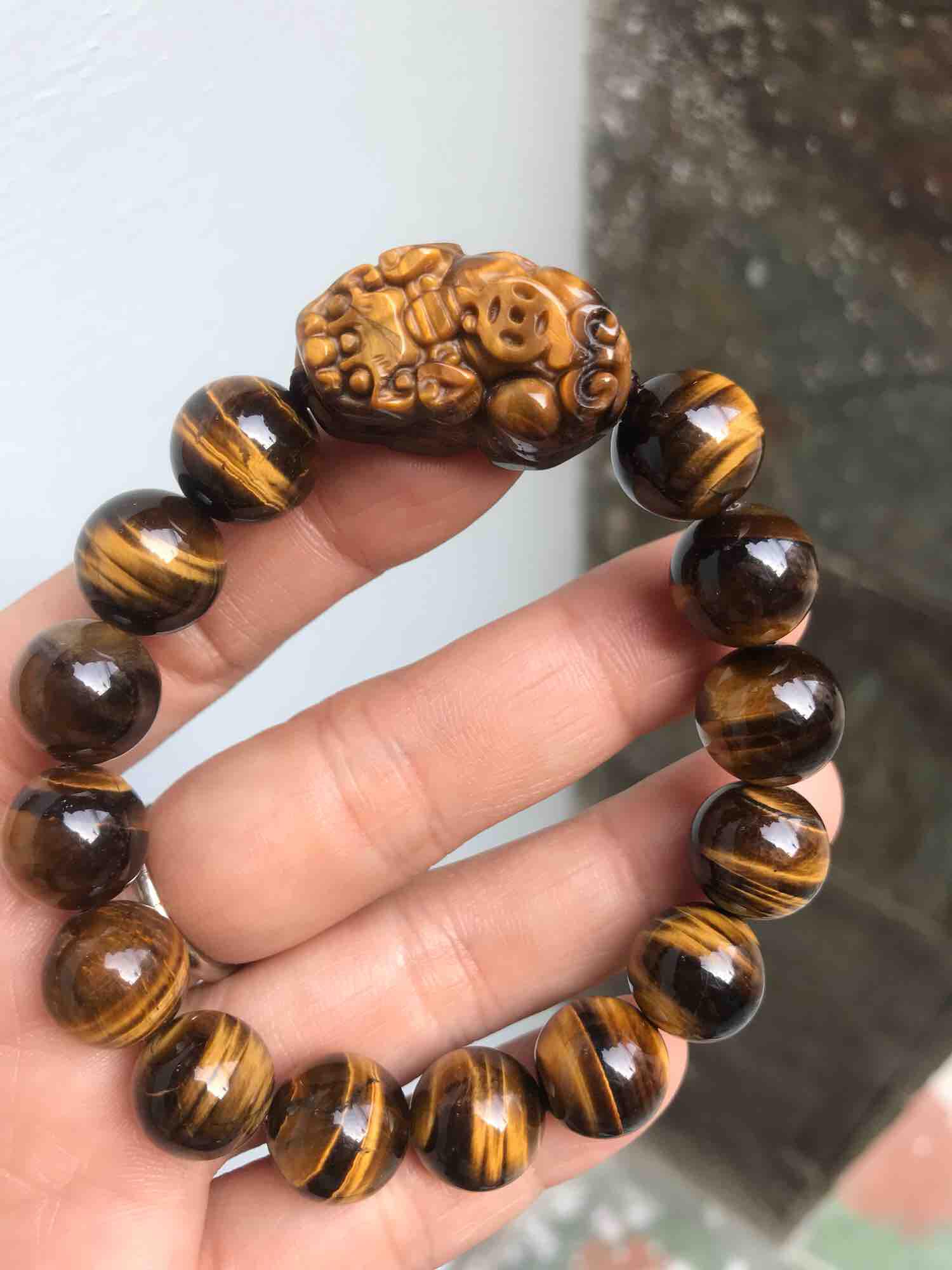 CHIẾC VÒNG ĐÁ MẮT HỔ TỲ HƯU 12ly VÀNG NÂU HÚT TÀI NAM MỆNH KIM THỔ ĐÁ TỰ NHIÊN BÓNG ĐẸP