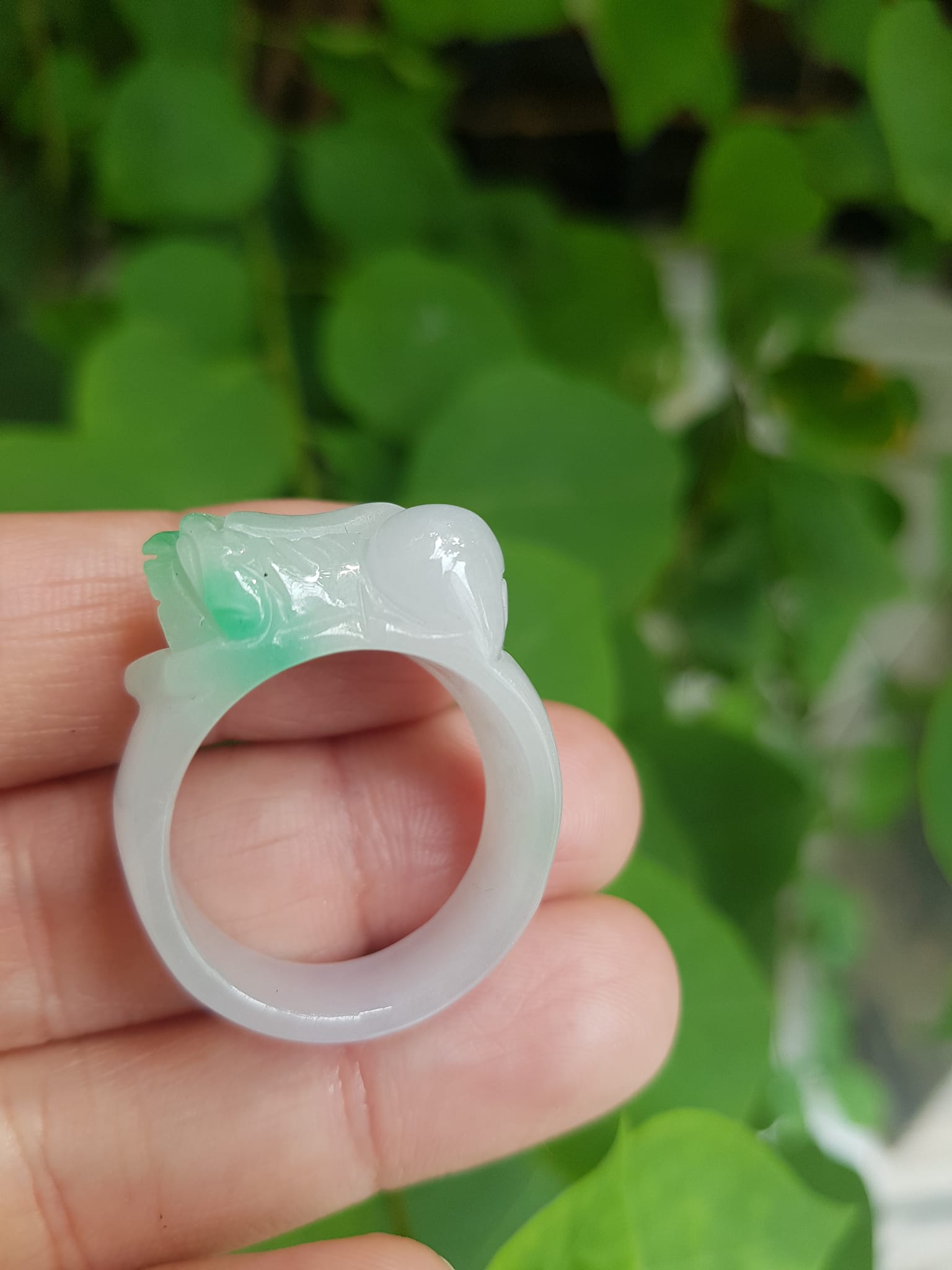 Nhẫn Tỳ Hưu Mới Nam Ni 20mm Đá Cẩm Thạch Tự Nhiên Trắng Xanh Ngọc Bóng Đẹp Size Nhẫn đk 20mm x bản 12mm ạ