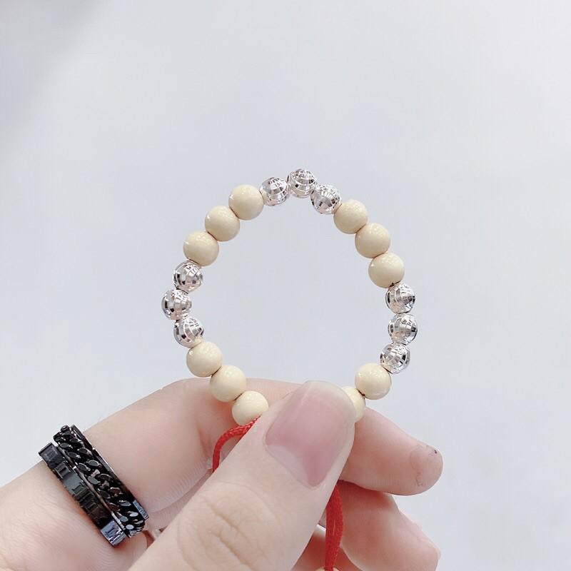Vòng dâu mic bi bạc xinh xắn dành cho bé trai và bé gái.