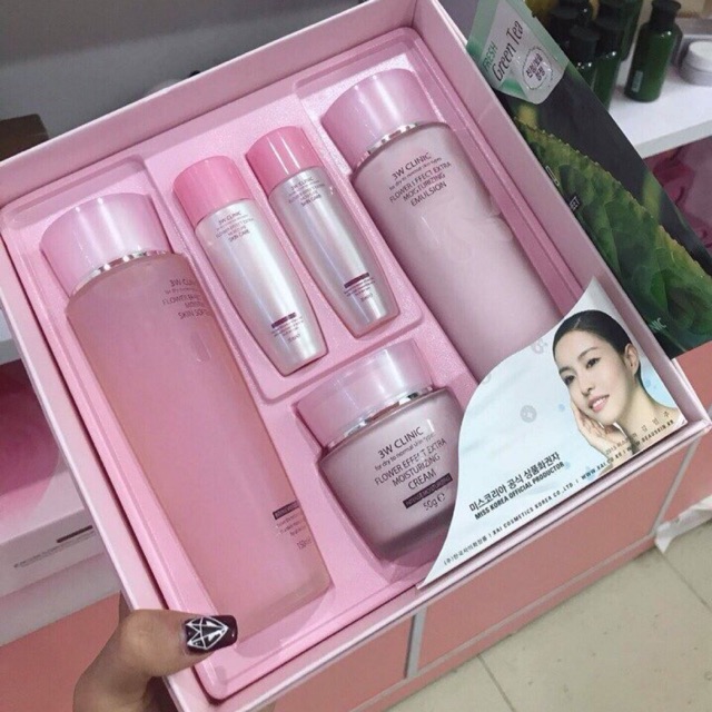 Bộ dưỡng trắng da Chống Lão Hóa Tinh Chất Hoa Hồng 3W Clinic Flower Effect Extra Moisturizing Skin care Set Hàn Quốc
