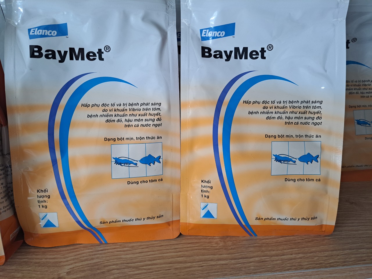 BAYMET- phát sáng do vi khuẩn vibrio trên tôm