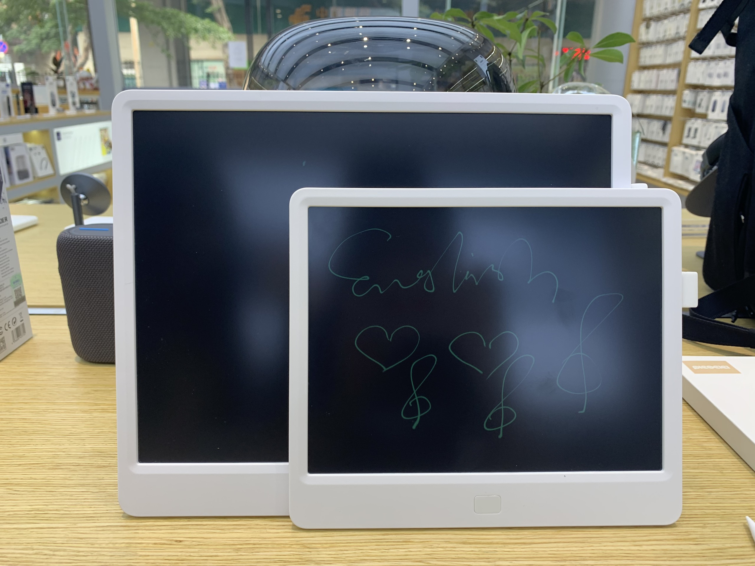 Bảng Vẽ Điện Tử LCD Drawing Board Dành Cho Các Bé Sáng Tạo Ngay Từ Bé, Được Trang Bị Khóa Chống Thất Lạc - Hàng Chính Hãng