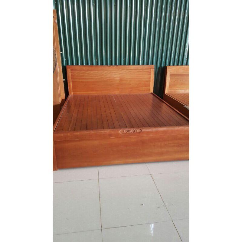 Giường gỗ tự nhiên .