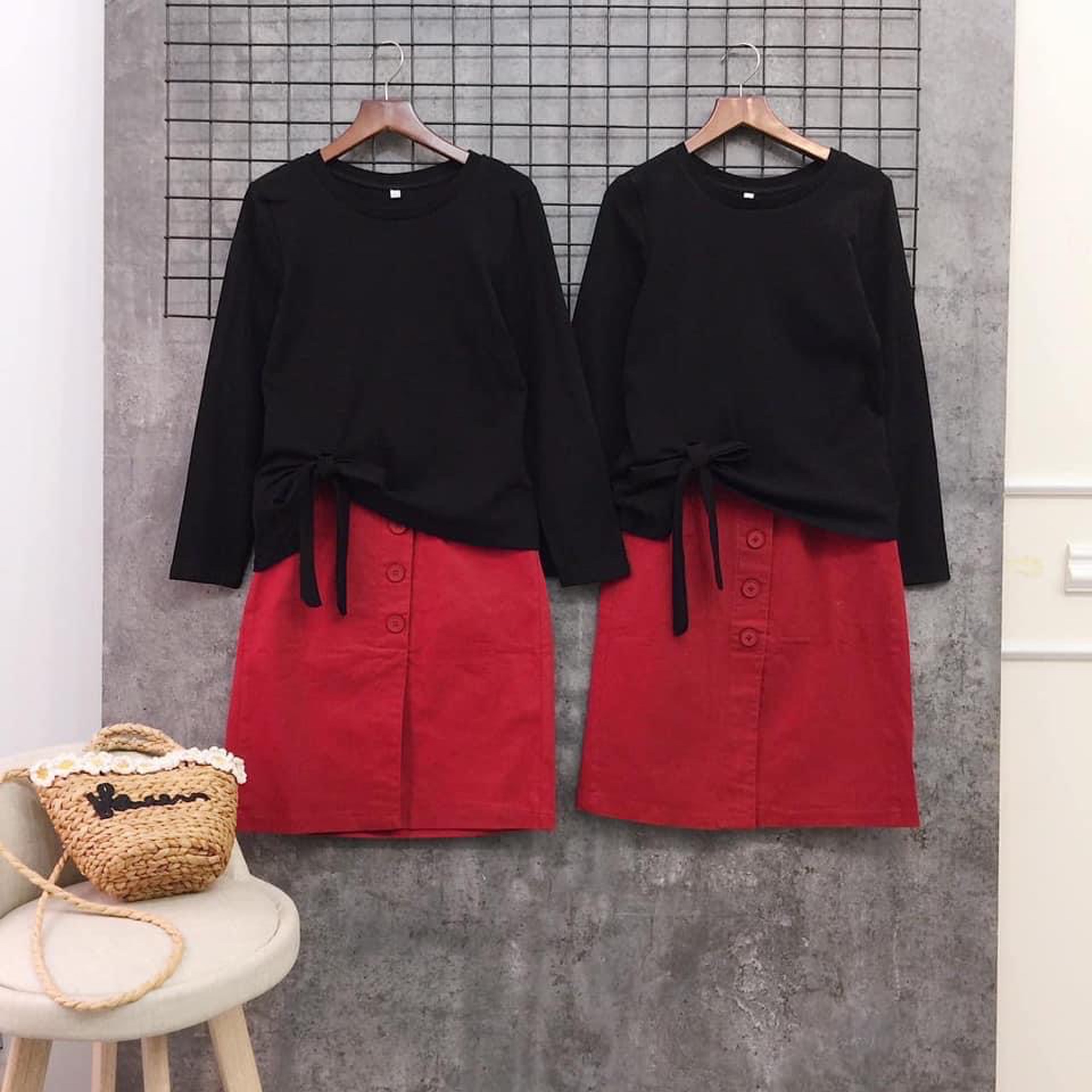 Set váy kaki đỏ phối áo thun đen