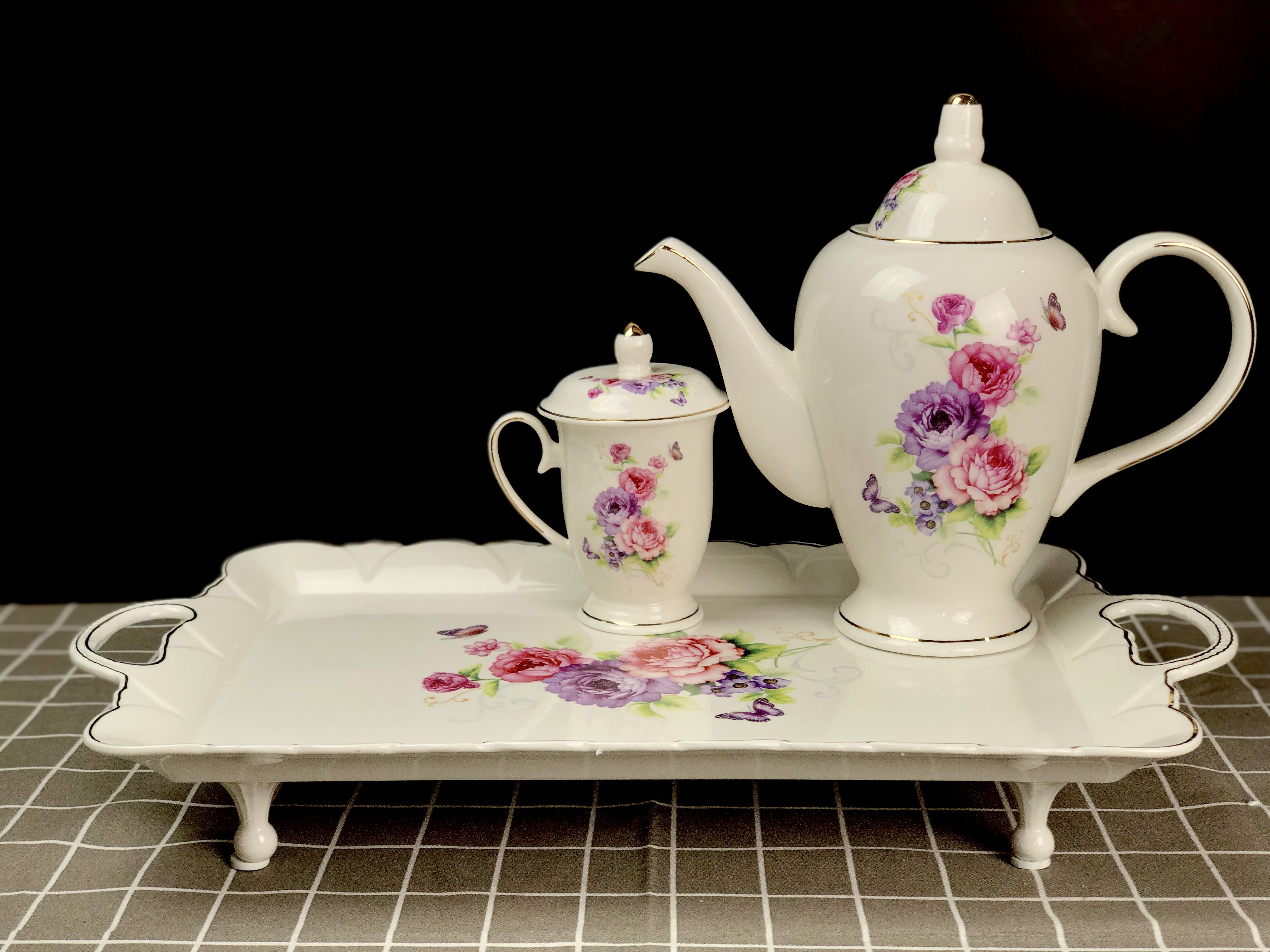 Bộ cốc chén sứ xương cao cấp - Bộ tách trà với họa tiết hoa hồng sống động viền vàng 24k mới nhất 2021