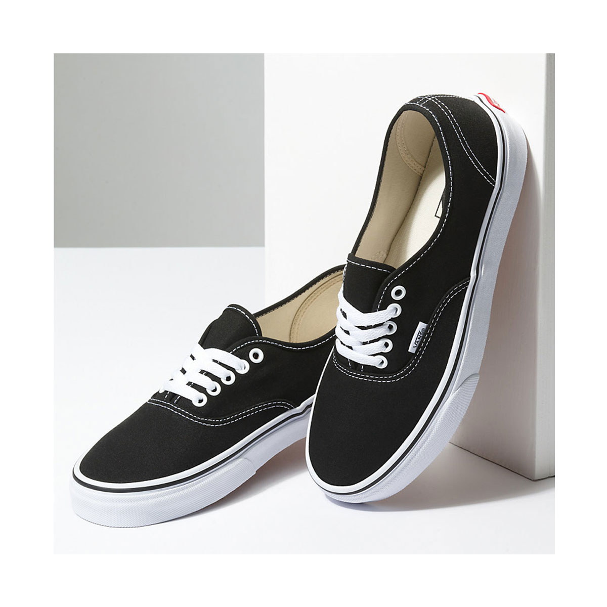 Giày Sneaker Unisex Authentic Vans VN000EE3BLK - Black (Size