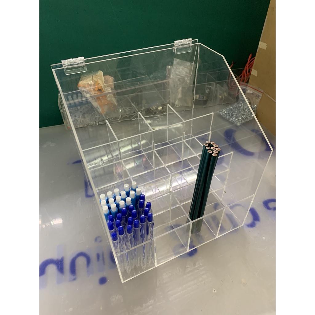 Kệ đựng bút chì 3 tầng bằng mica có nắp đậy - Kệ bút hộc cao 18cm có nắp đậy chống bụi