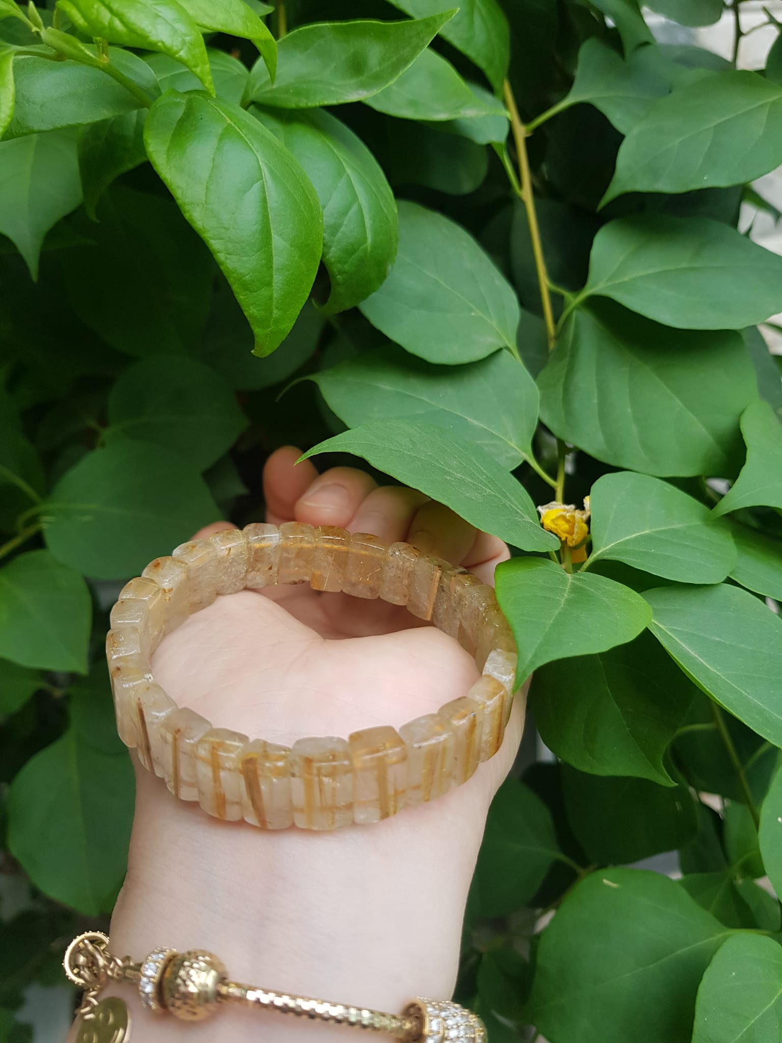 Vòng đá thạch anh tóc vàng tự nhiên bản khúc vuông đẹp Size cao 12mm x dầy 5mm Chuẩn hợp nữ mệnh kim mệnh thổ và mệnh thủy đeo ạ