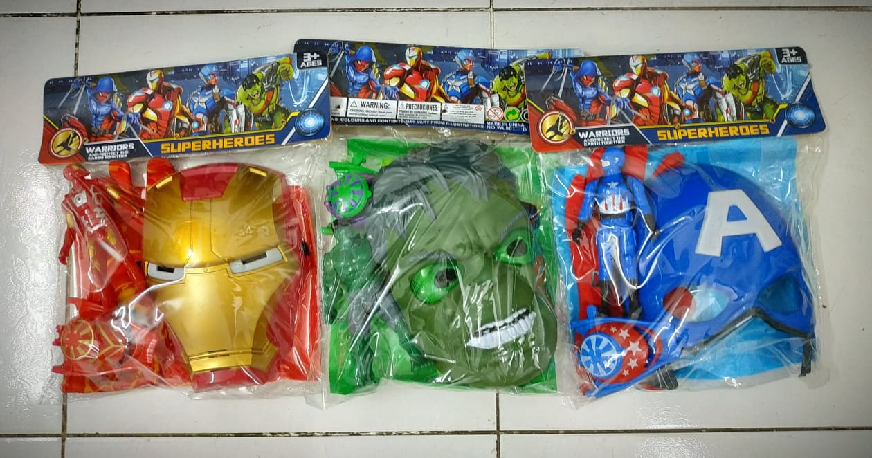 Set đồ chơi phụ kiện hoá trang, cosplay cho búp bê phong cách siêu anh hùng Marvel gồm 5 món đồng bộ theo chủ đề - Tặng kèm nhân vật Avengers có đèn sáng (giao ngẫu nhiên mẫu)