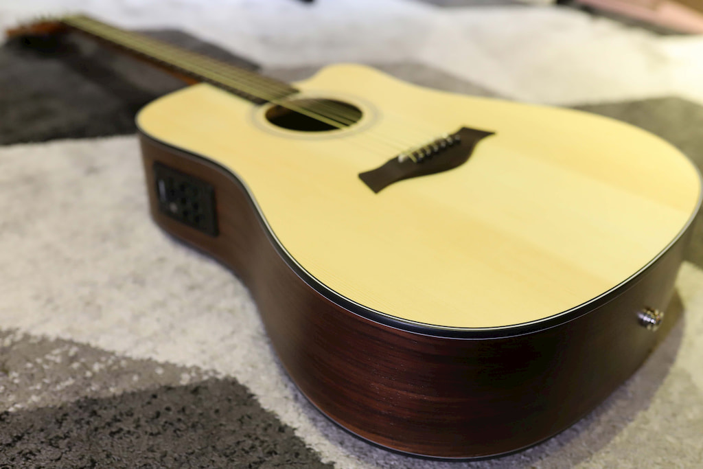 Đàn Guitar Acoustic CHARD F4190C + F201EQ