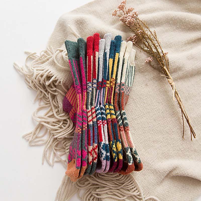 Đôi tất cotton cổ cao họa tiết thổ cẩm với nhiều màu bắt mắt
