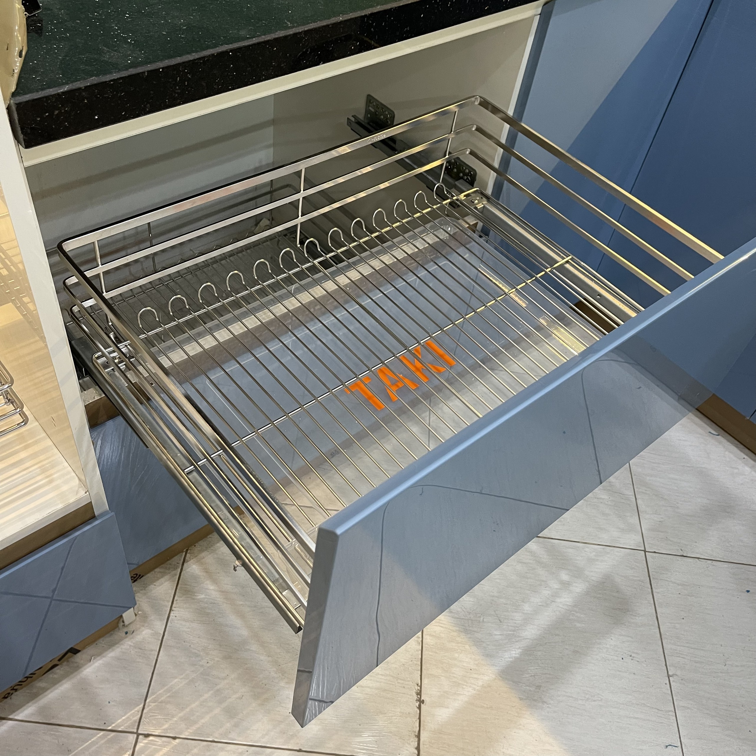 Giá Để Xoong Nồi Tủ Bếp Dưới TAKI NAN DẸT INOX Không Gỉ 304 - Ray Âm Giảm Chấn Cao Cấp - BẢO HÀNH VĨNH VIỄN - Có Thợ ắp