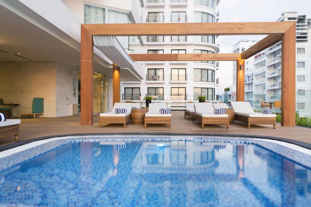 Combo 4N3D KS Liberty Central Hotel Nha Trang: VMB khứ hồi Hà Nội - Nha Trang + Phòng Tiêu Chuẩn + Ăn sáng