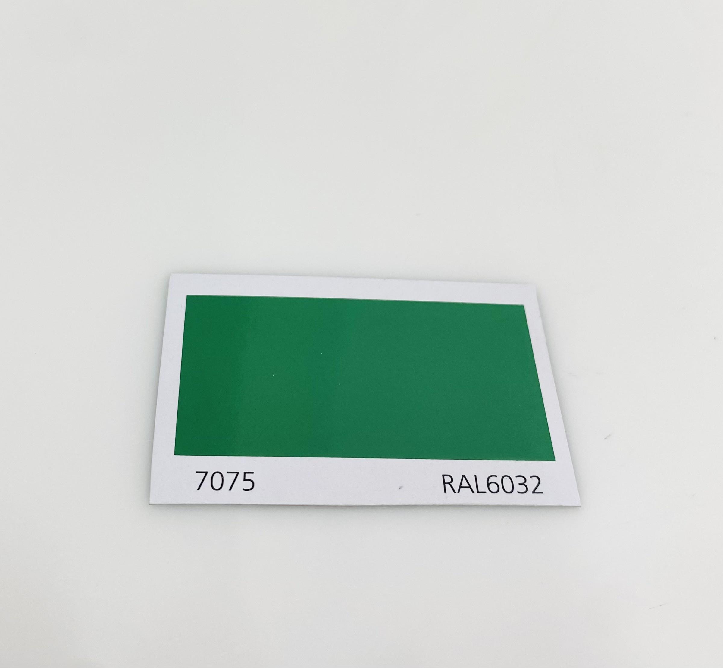 Sơn Jotun Pilot 2 Base 3 màu Green 7075 (Xanh lá) 5L/lon