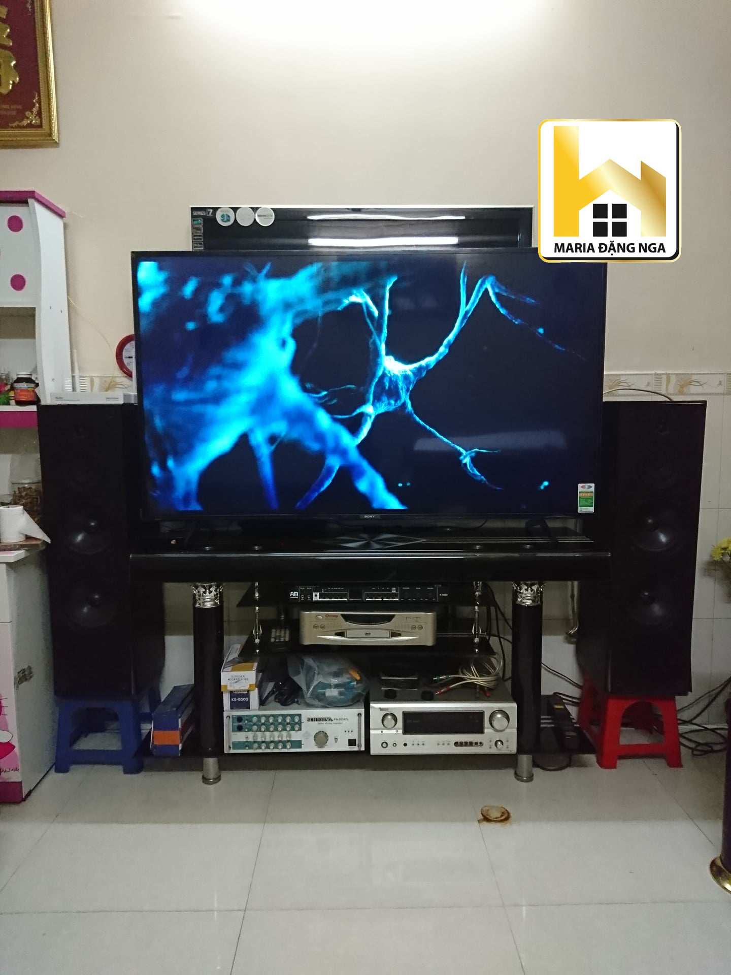 Kệ tivi kính cường lực, liên hệ chọn màu sắc