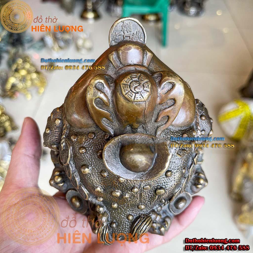 Thiềm Thư Nhiều Đầu Ngồi Bệ Vàng Cao 15cm Bằng Đồng Phong Thủy