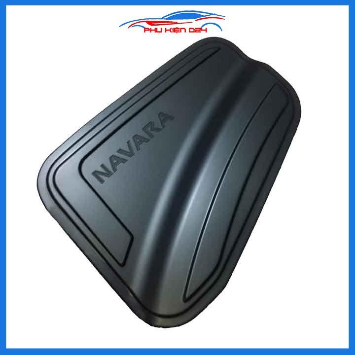 Ốp nắp xăng Navara 2022-2023 nhựa đen bảo vệ chống trầy trang trí ô tô