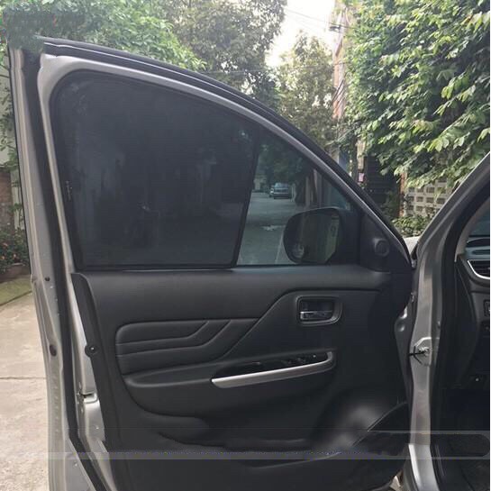 Rèm che nắng hít nam châm dành cho xe Mitsubishi