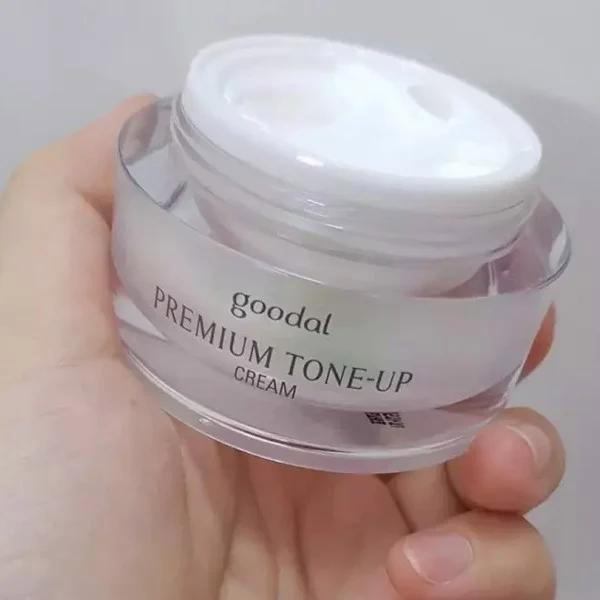 Kem Dưỡng Trắng Da Và Nâng Tone Tức Thì Tinh Chất Ốc Sên Goodal Premium Snail Tone Up Cream Hàn Quốc