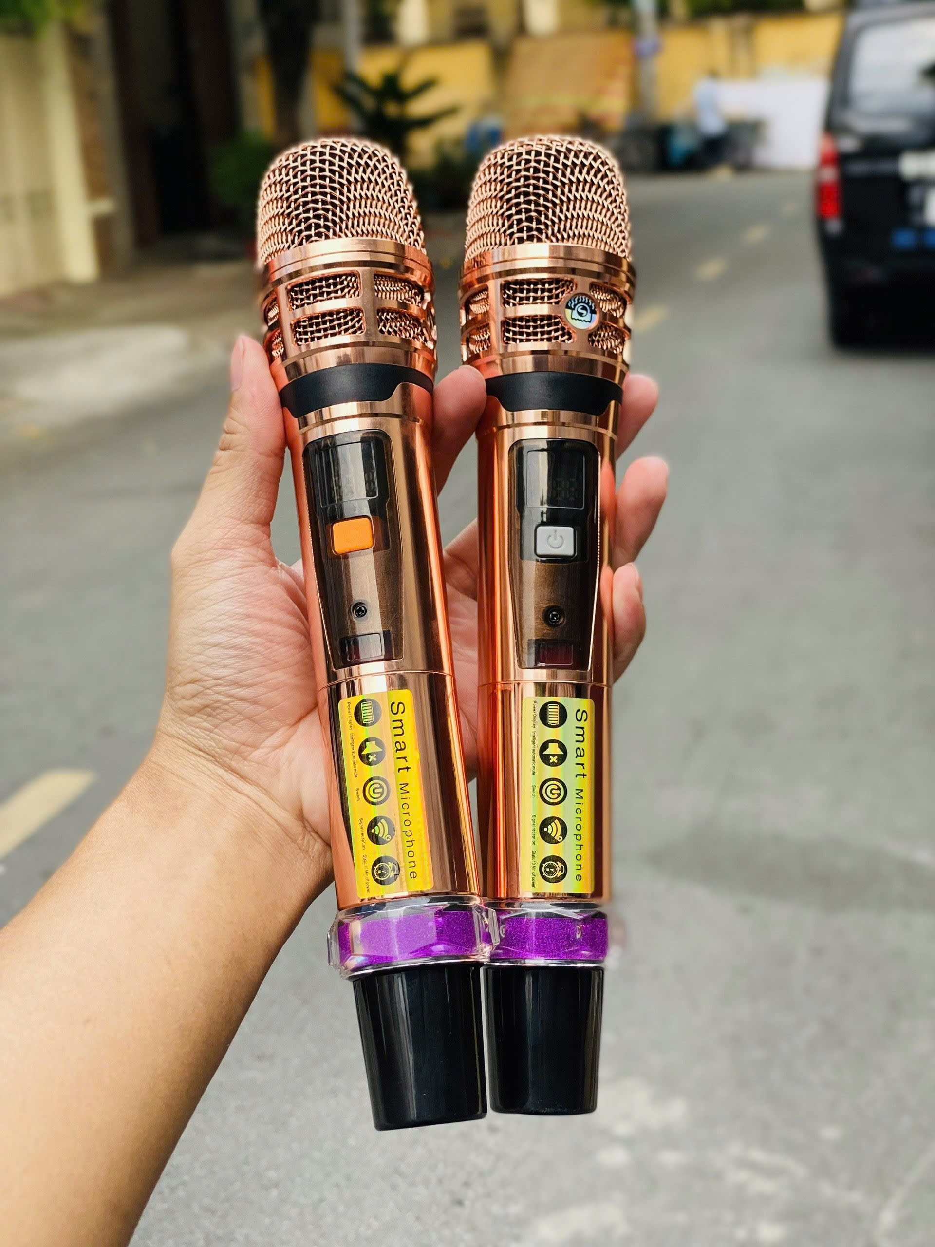 Loa Xách Tay Sang Trọng Full Gỗ MTMAX G5Pro Hệ Thống 8 Loa Âm Thanh Đa Chiều Bass20 Đôi Công Suất 500W Công Nghệ Bass Boost Nghe Nhạc Căng Ấm, Tiếng Lên Siêu Rõ Đi Kèm Cặp Micro Hát Nhẹ Vang Sâu. HÀNG CHÍNH HÃNG