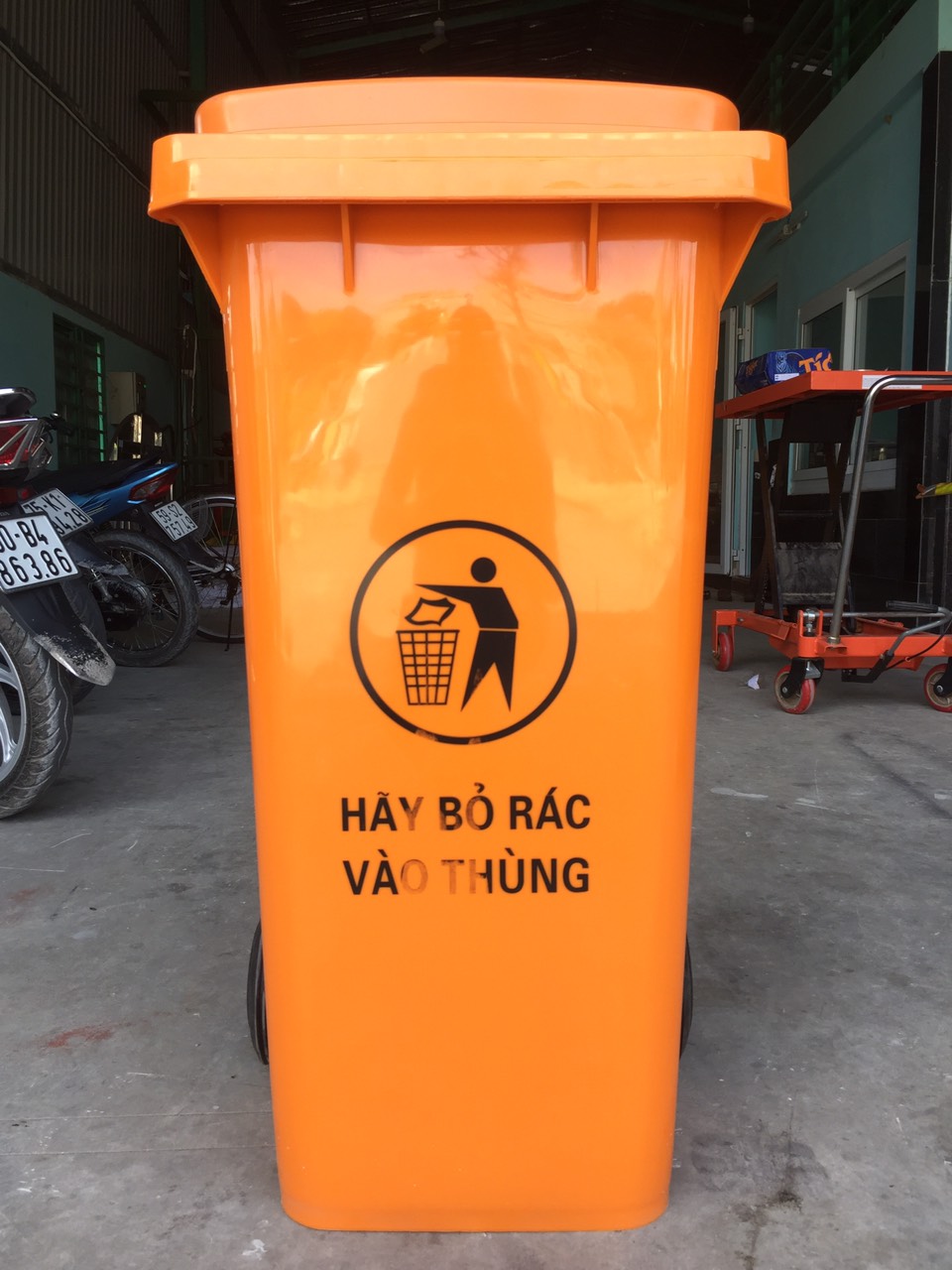 Thùng rác 120L màu cam