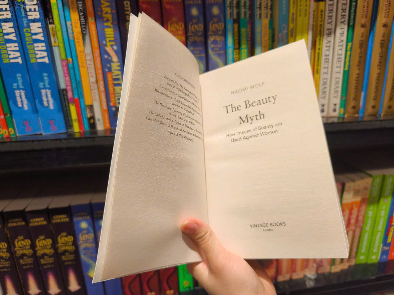Sách - The Beauty Myth by Naomi Wolf - Sách tiếng anh, bìa mềm