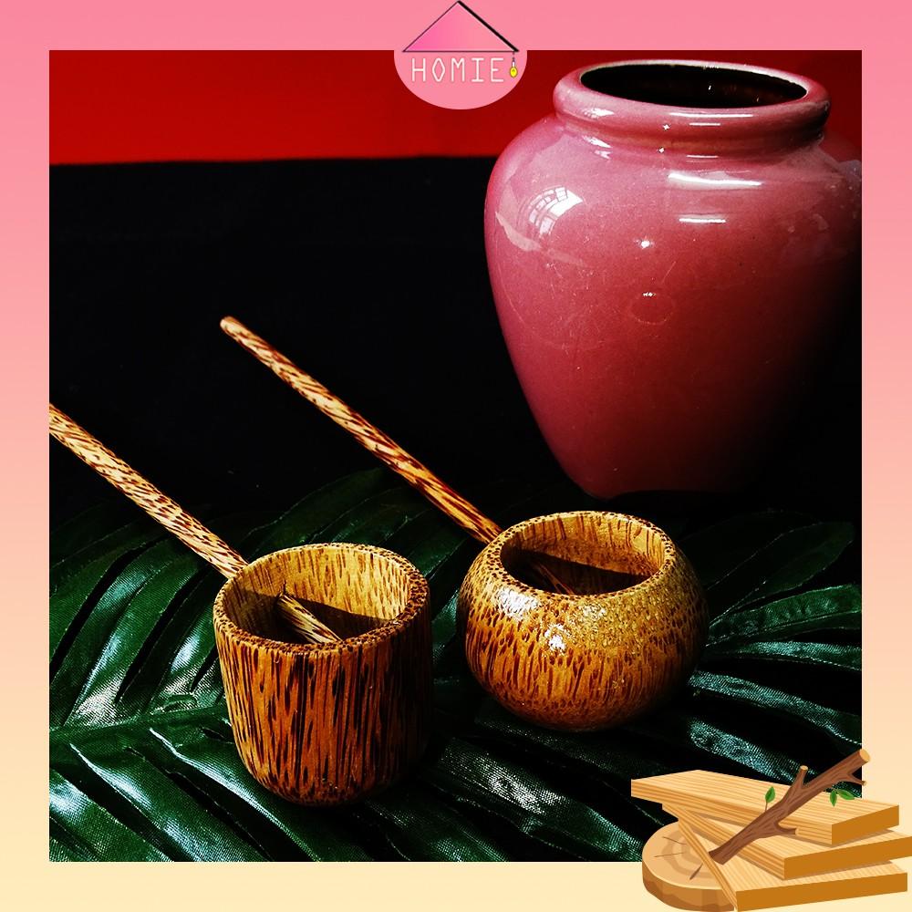 Gáo dừa múc  trang trí