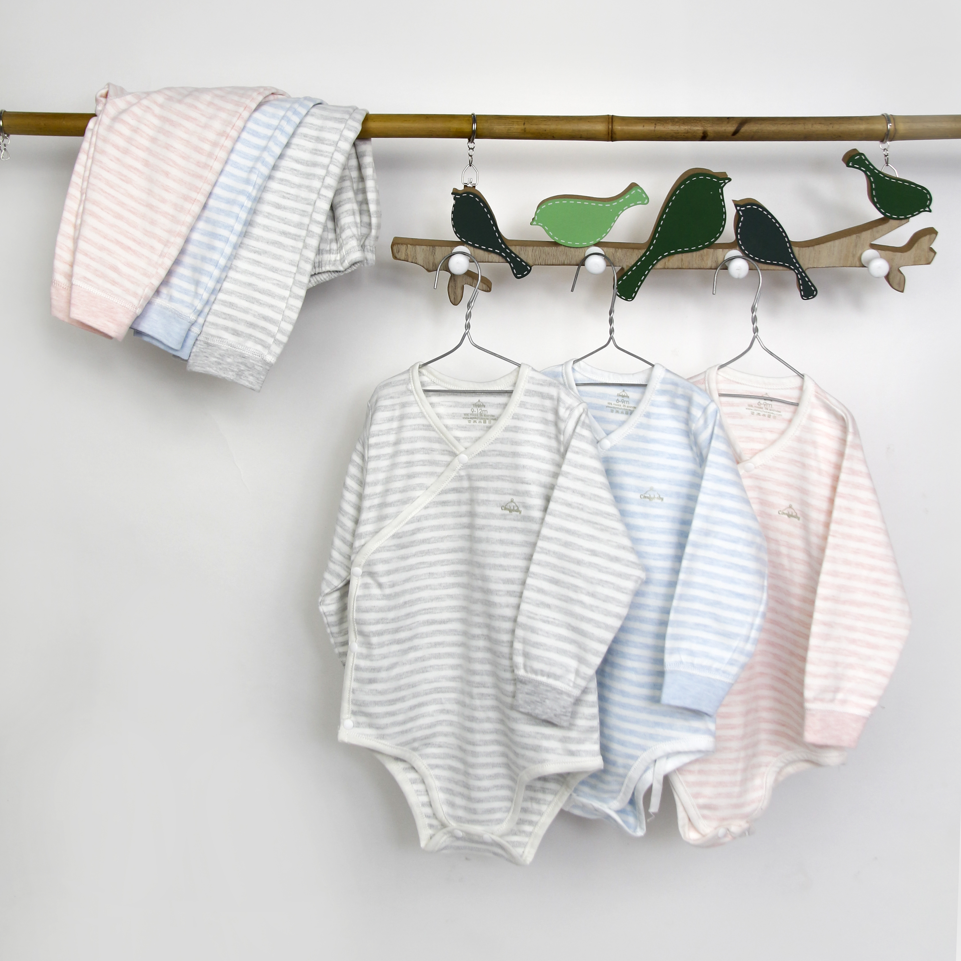 Set body suit giữ ấm ngực dài tay kèm quần rời 100% Cotton mềm mại, thoáng khí, thấm hút mồ hôi cho bé ComfyBaby size 3-6 tháng