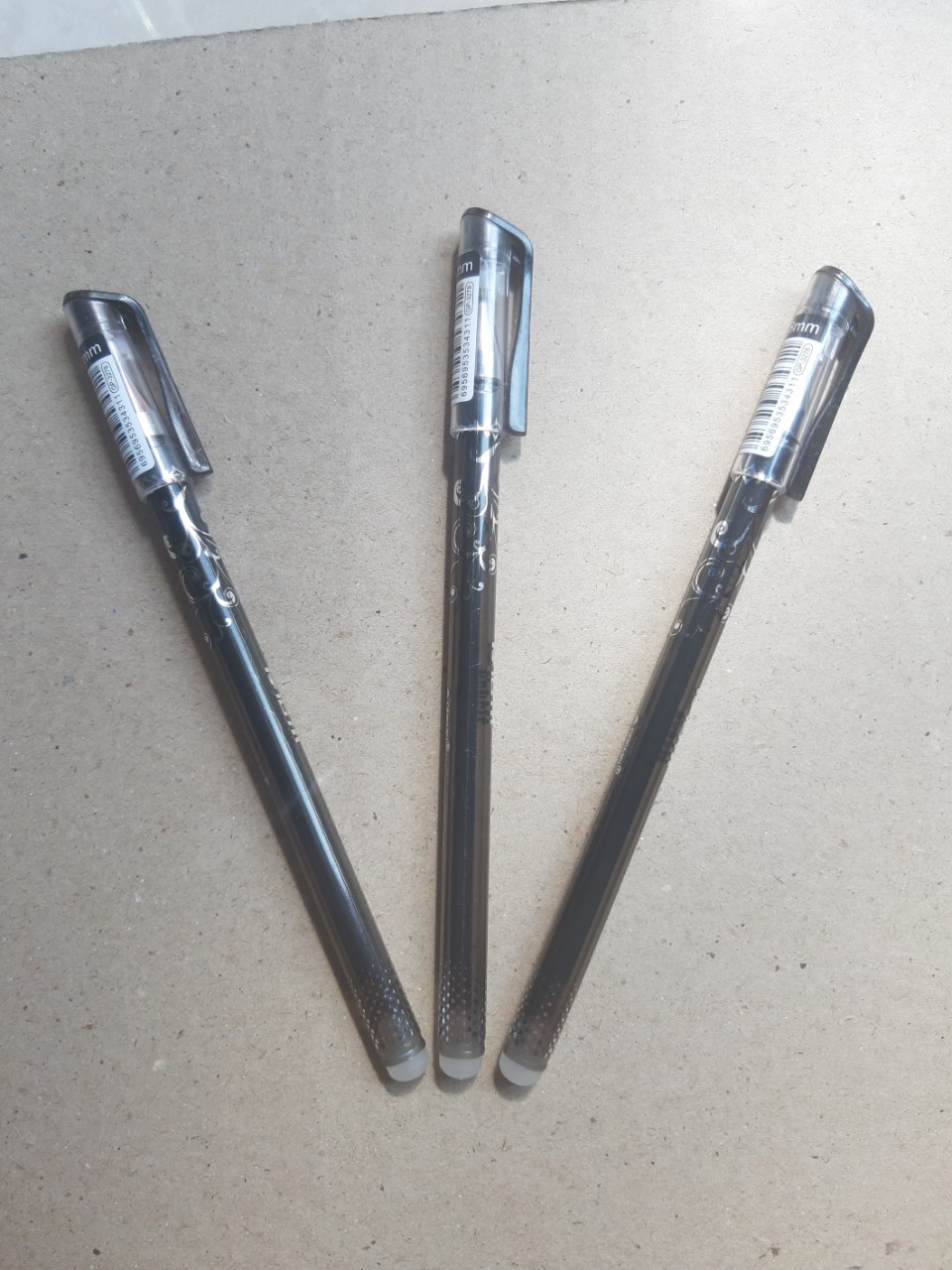 3 BÚT BI THẦN KỲ VIẾT XONG TẨY XÓA ĐƯỢC - BÚT MÀU ĐEN