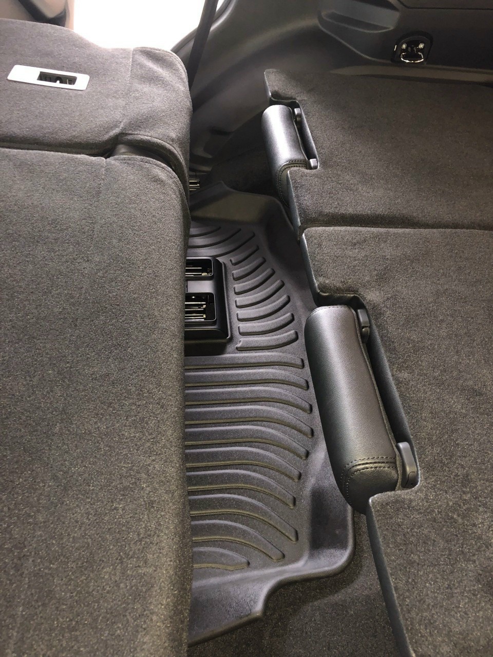 Thảm sàn cho xe Ford Everest 2023 - thương hiệu DCSMat