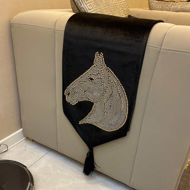 Khăn trải bàn lụa cao cấp Velvet Horse