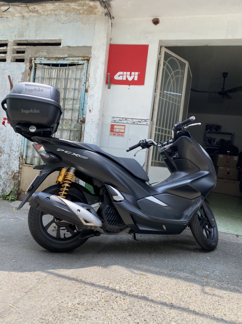 Thùng Givi E43NTL và baga givi SRV PCX, cả bộ thùng lắp cho xe PCX