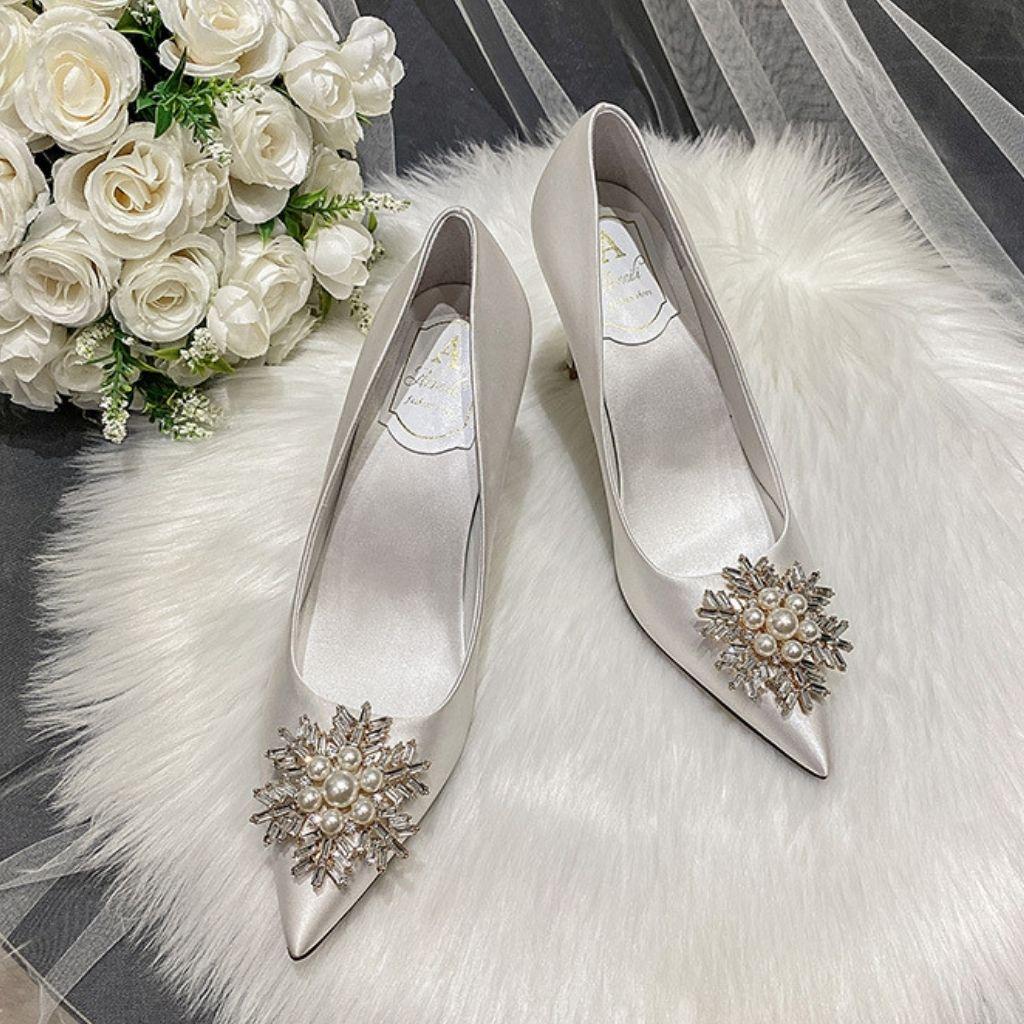Giày cao gót, giày cưới cô dâu chất liệu lụa satin hoa đá ngọc chùm cao cấp - GCCD024