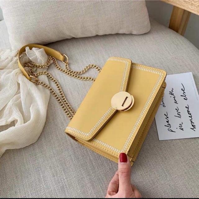 Túi xách nữ vàng khoá nắp tròn