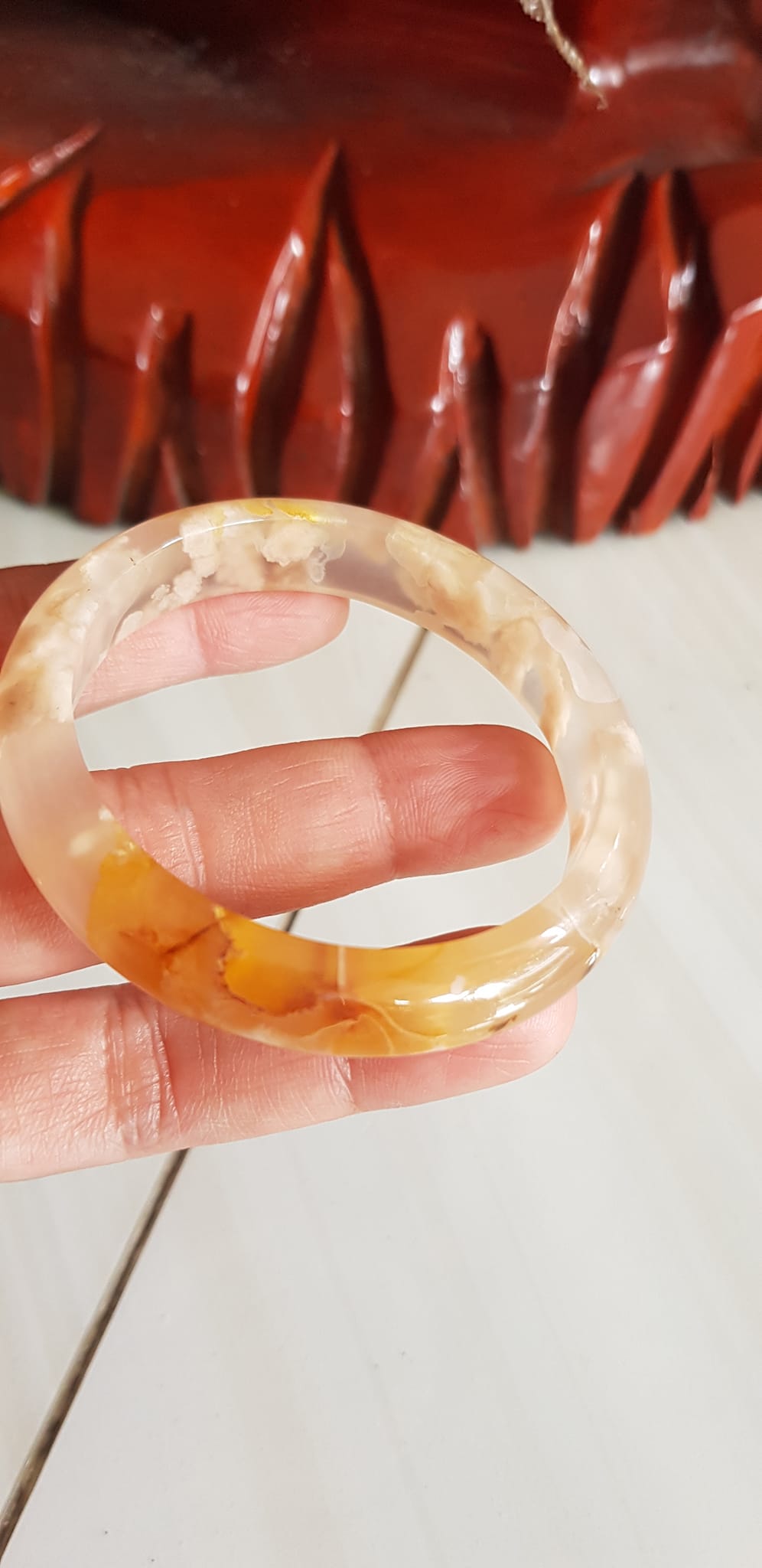 Vòng tay Nữ Bản Hẹ Mới Đá Mã Não Bông Vàng trắng rau câu đều bóng vòng quá đẹp luôn Vòng Ni 51mm x Cao 11mm x dầy 7mm Nữ mệnh Kim mệnh Thổ Nữ Cân nặng 49kg - 52kg đeo xinh tay đẹp lắm ạ