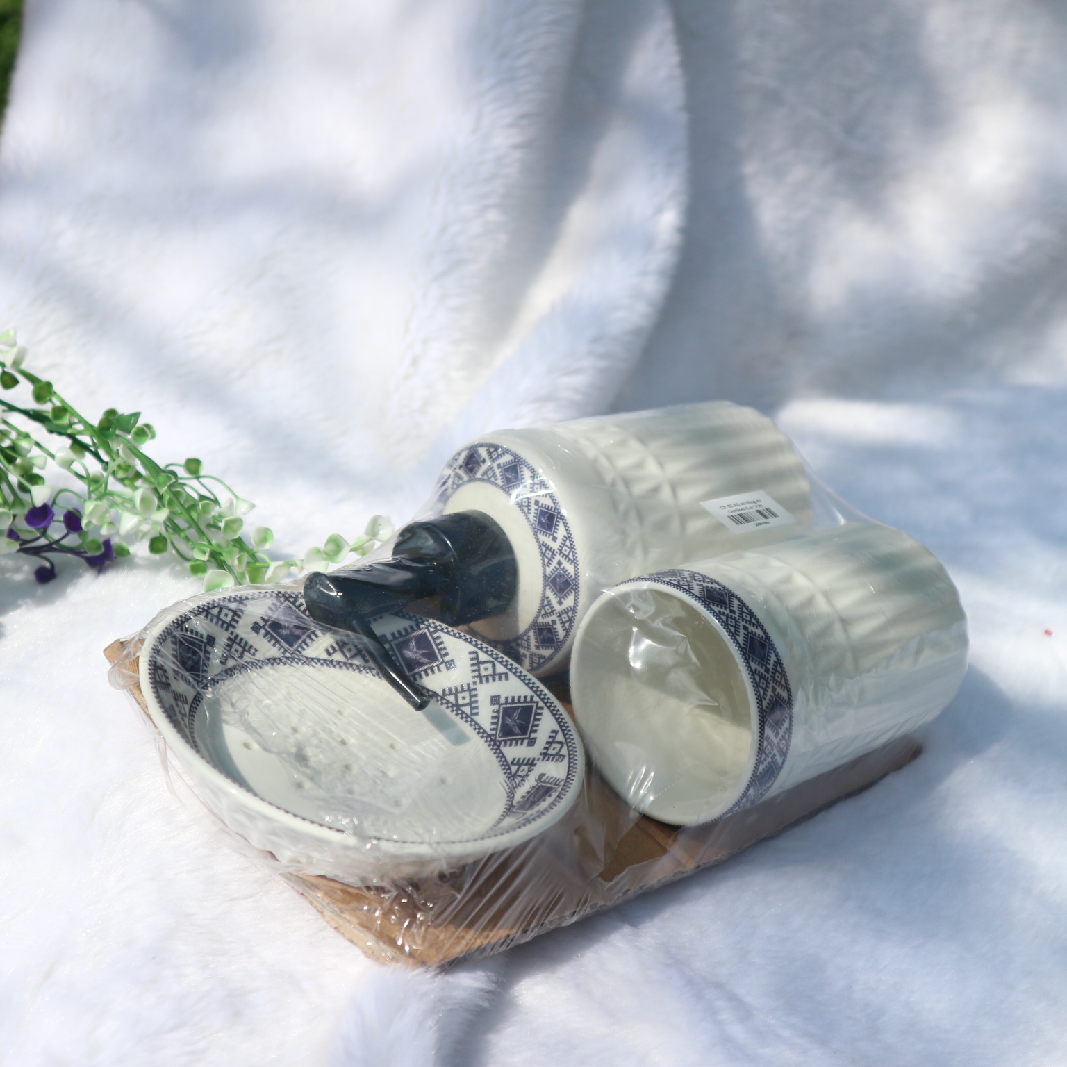 Bộ 3 Món Bình Sứ Đựng Xà Phòng - Kem Đánh Răng Nhà Vệ Sinh Hoa Văn Sang Trọng