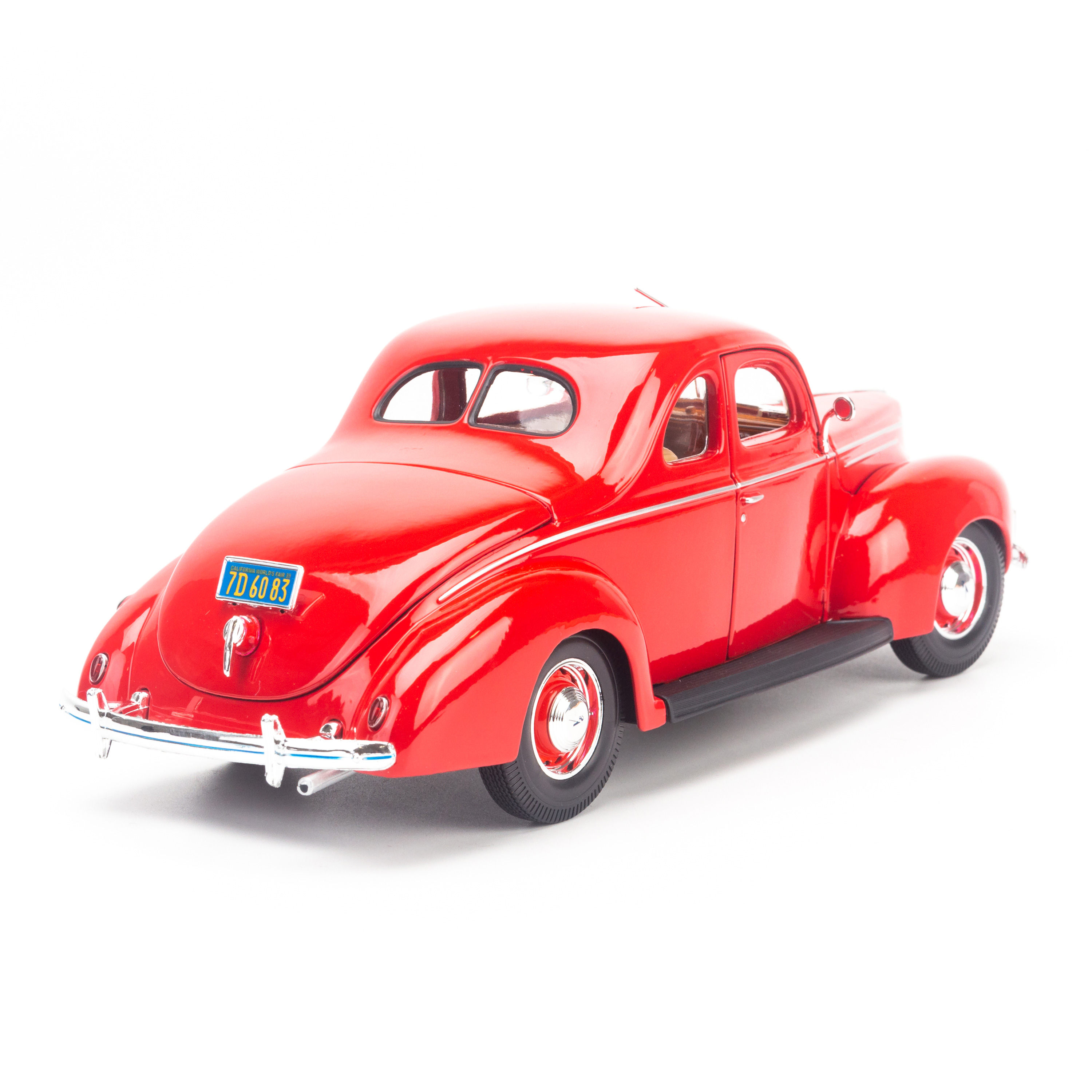 Mô hình xe Ford Deluxe Coupe 1939 1:18 Maisto - 31180