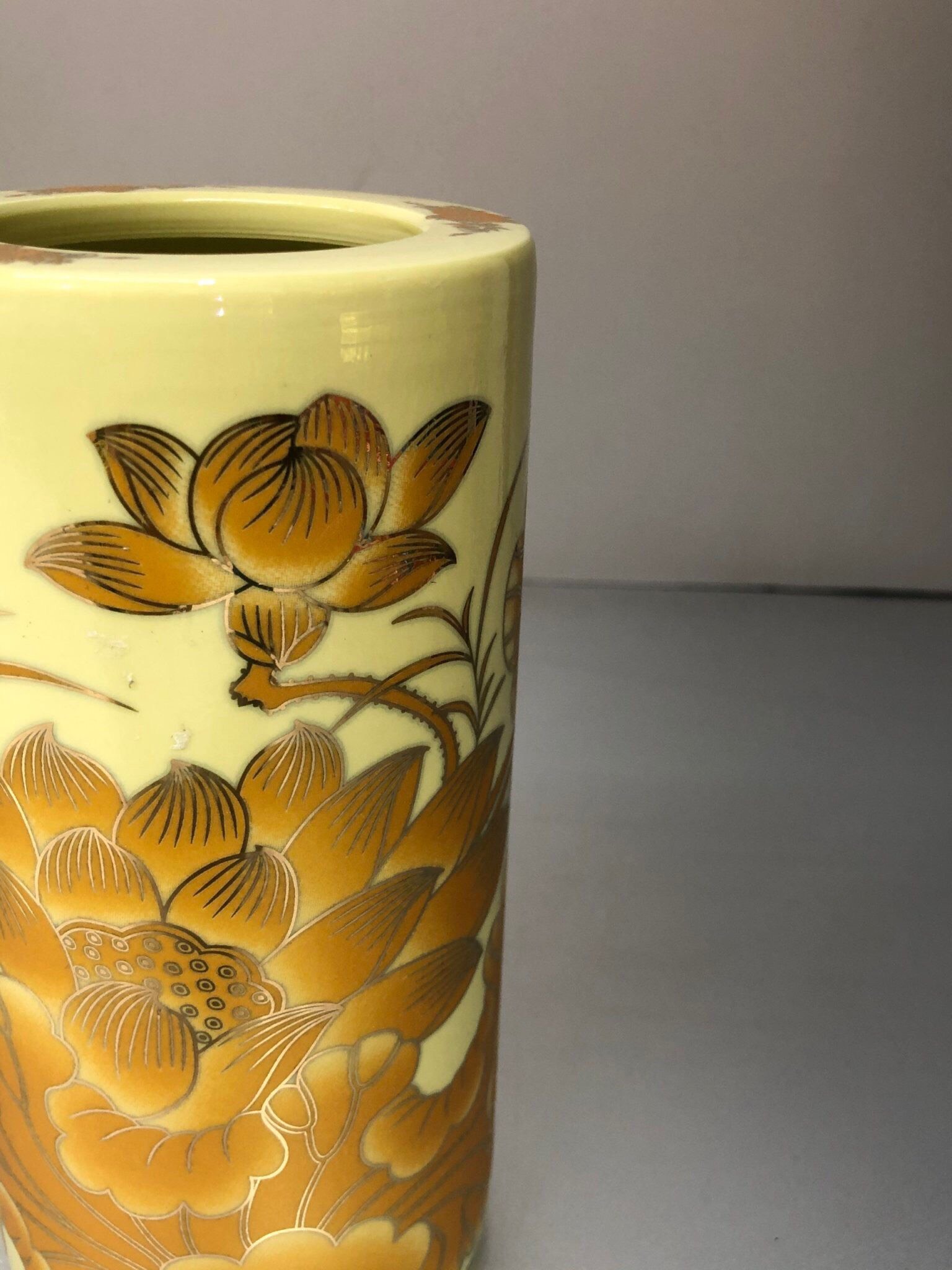 Ống Để nhang bằng sứ hoa sen vàng KH18290