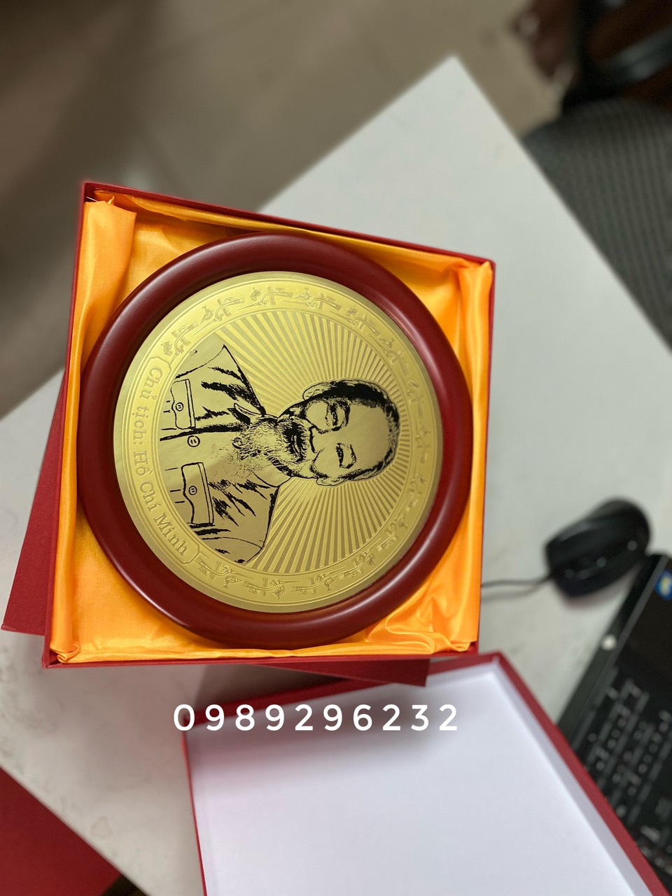 Đĩa quà tặng ảnh chân dung Bác Hồ bằng đồng