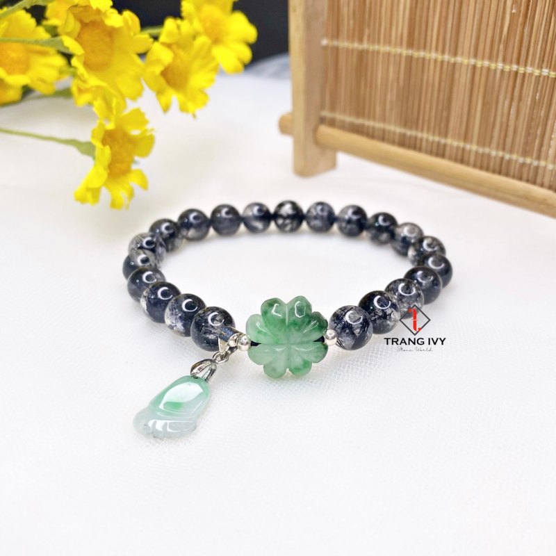Vòng Tay Thạch Anh Tóc Đen Mix Cỏ 4 Lá Và Bàn Chân Phật