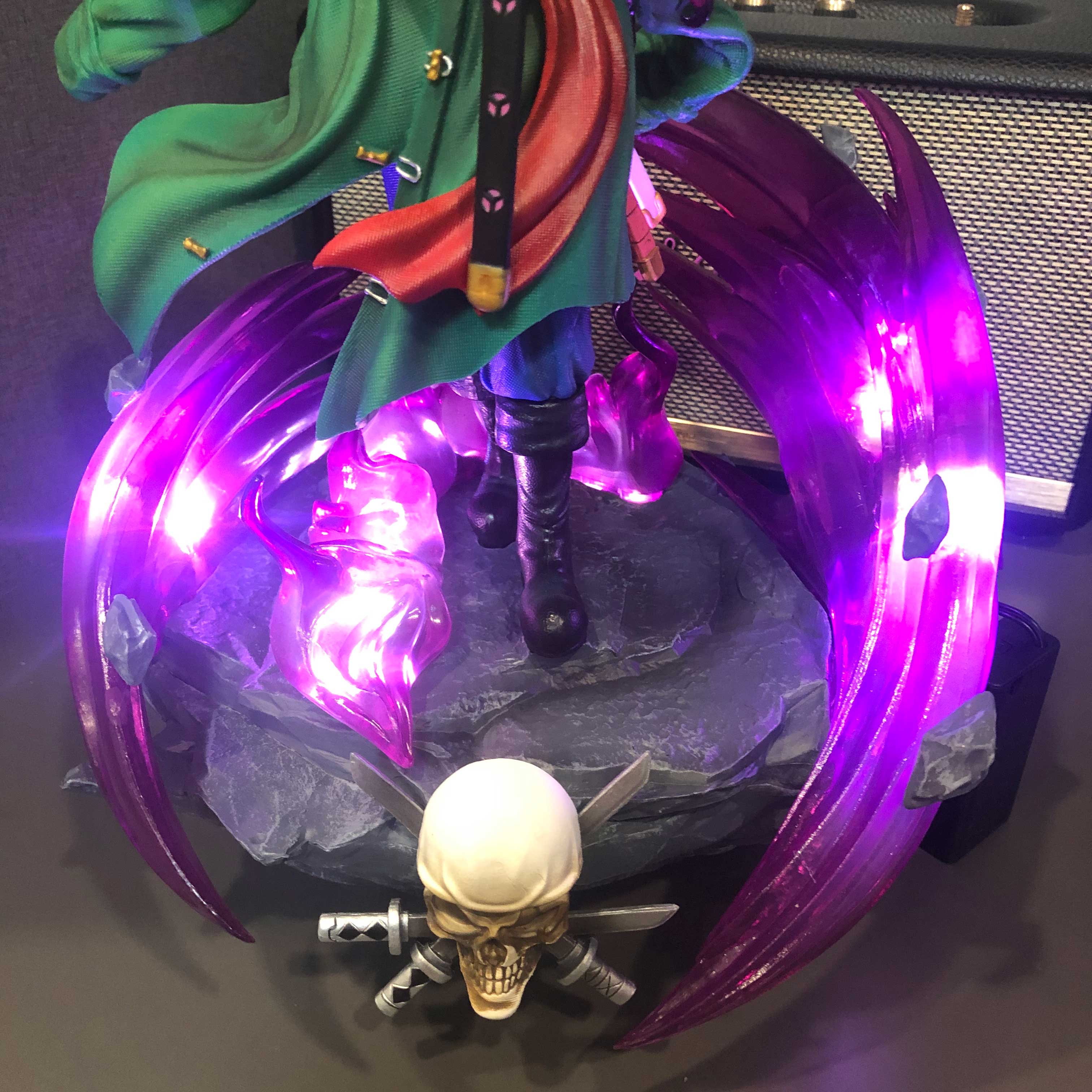 Mô hình Zoro Hắc Kiếm 43 cm BẢN CAO CẤP có LED  - One Piece