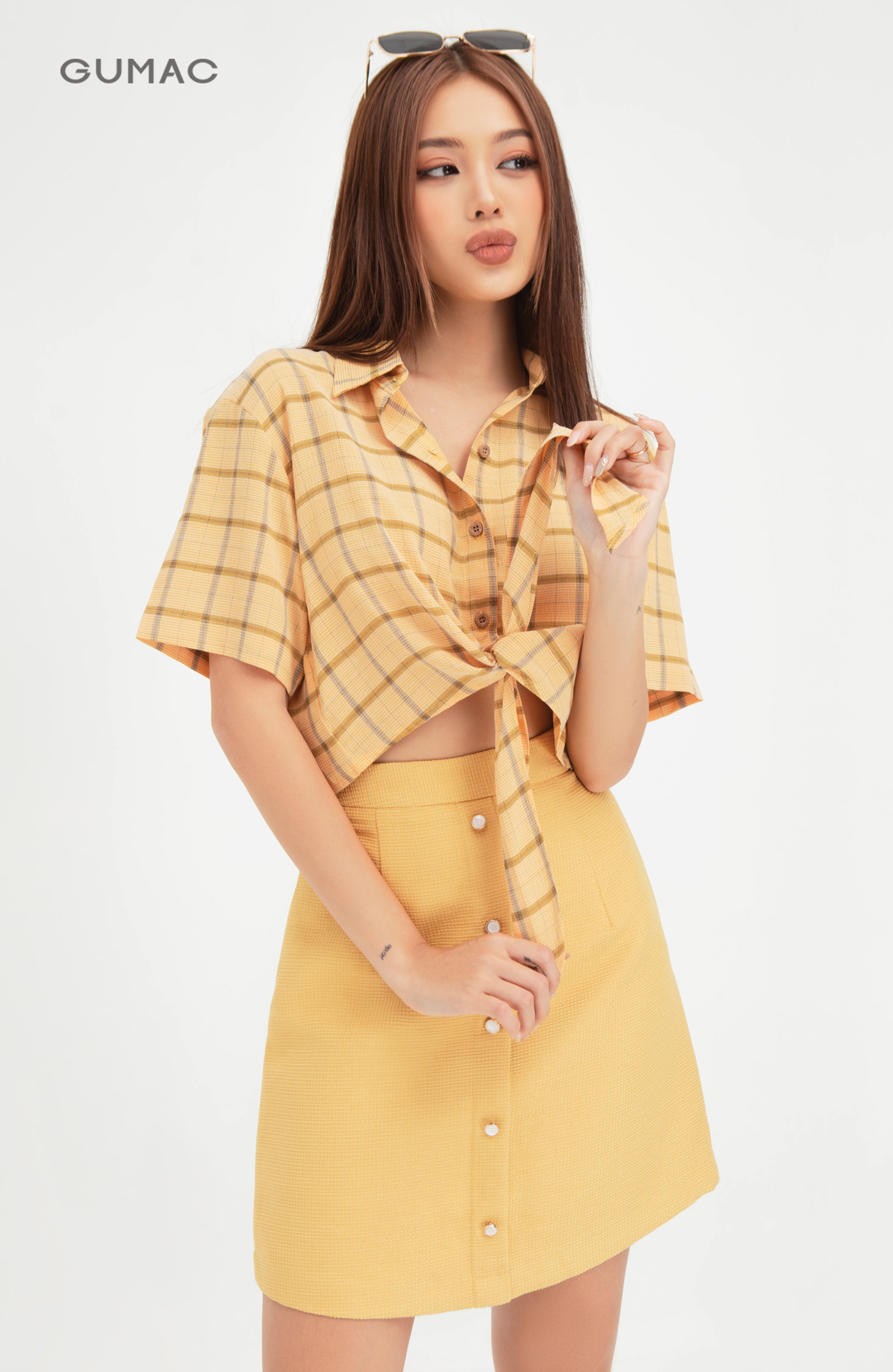 Áo kiểu nữ caro cột eo GUMAC màu vàng năng động, cá tính AB4101