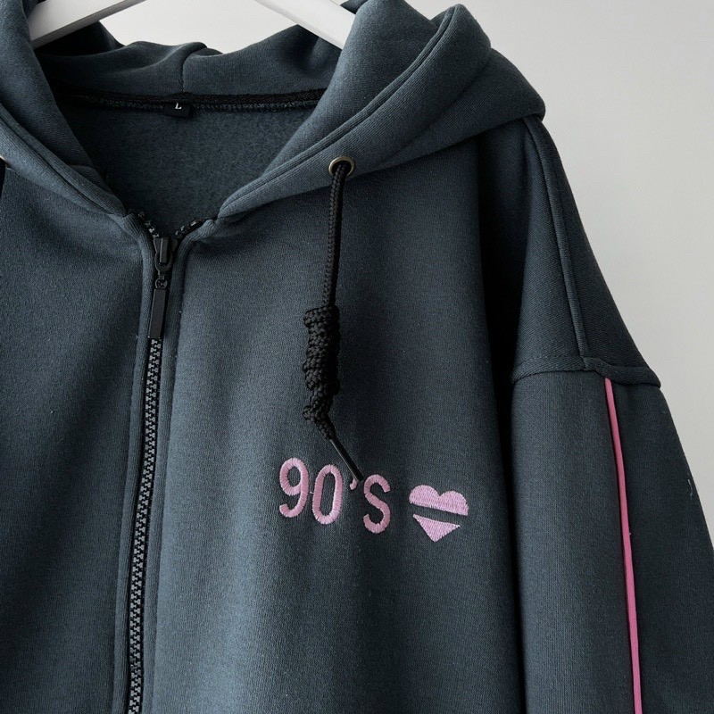 Hình ảnh Áo Khoác Nỉ Thêu Chữ 90'S Chạy Mí Viền- Áo Hoodie Có Dây Kéo Nón 2 Lớp Tay Phồng Unisex Cặp Đôi Nam Nữ Couple phối Viền mũ 2 lớp trùm qua đầu chống nắng tốt