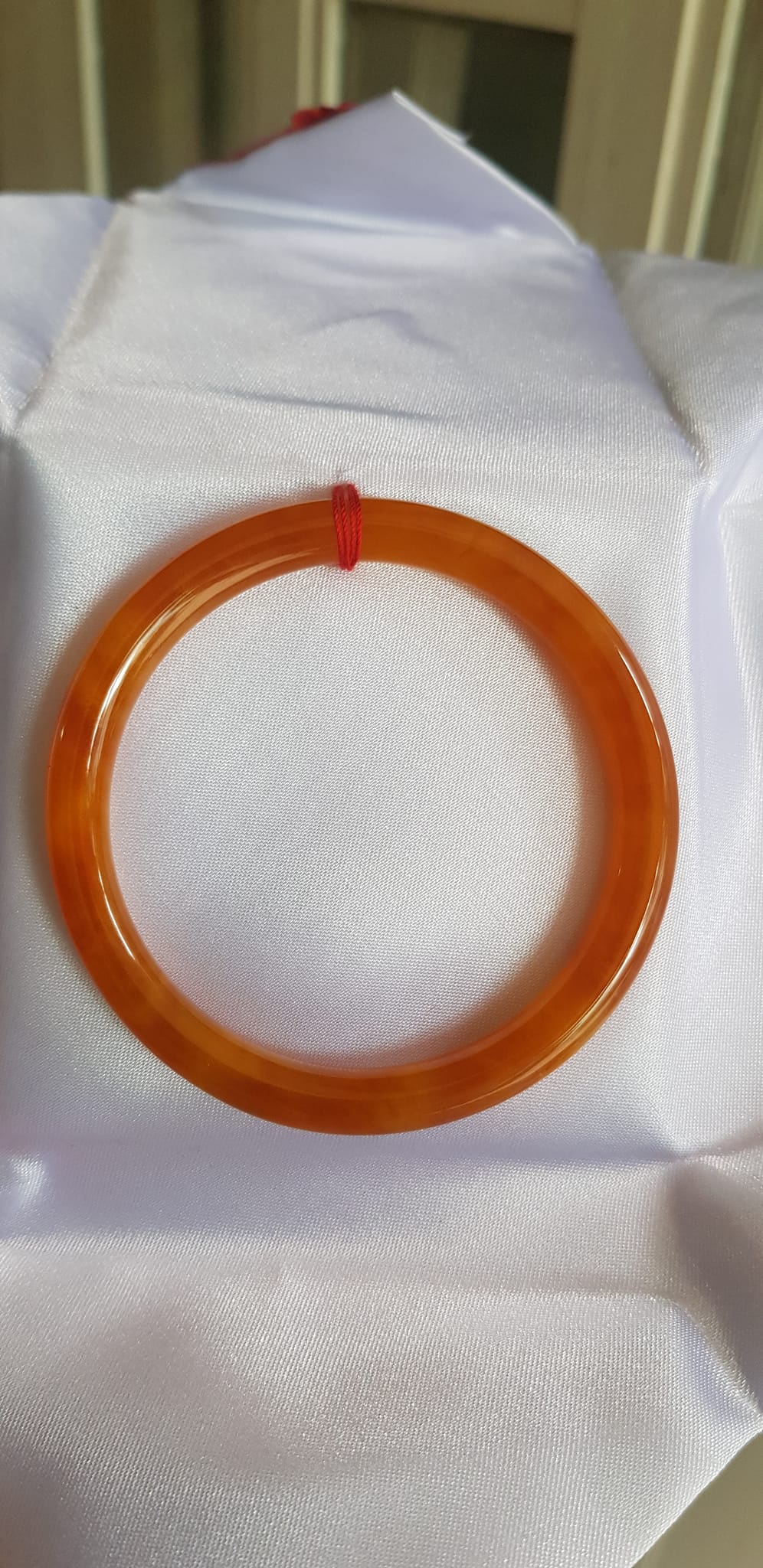 Vòng tay nữ đá Cẩm thạch Vàng Đậm mới đẹp lắm à nhen Ni 53mm x cọng 6,8mm Nữ mệnh Kim, mệnh Thổ 50kg - 55kg đeo món quà ý nghĩa dành cho các chị em ạ
